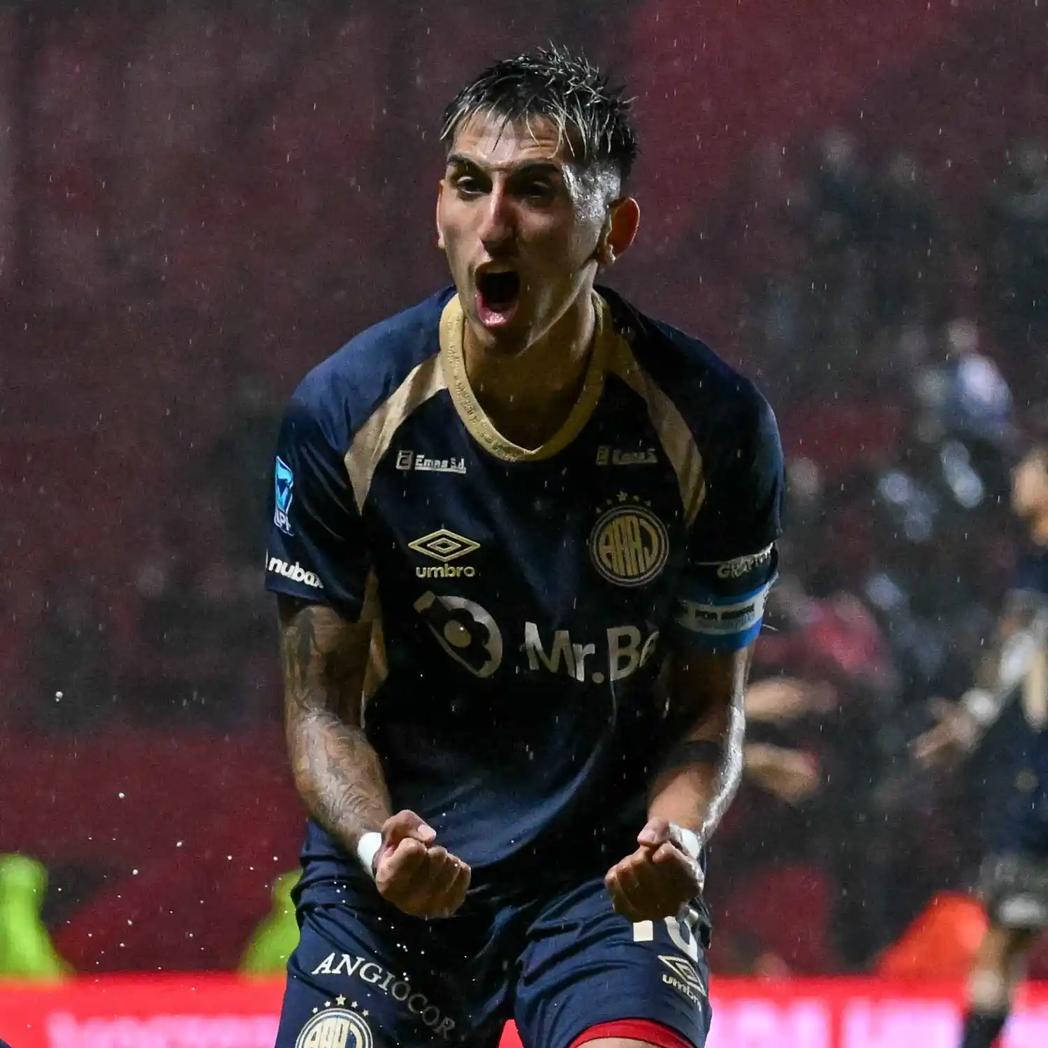 Argentinos fue superior bajo la lluvia.