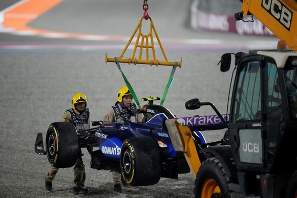Chocaron a Colapinto en la largada y debió abandonar el Gran Premio de Qatar