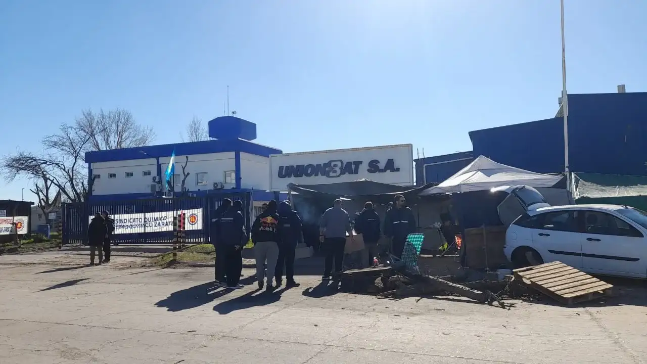 La empresa Unionbat todavía no abonó las indemnizaciones a los 100 trabajadores despedidos