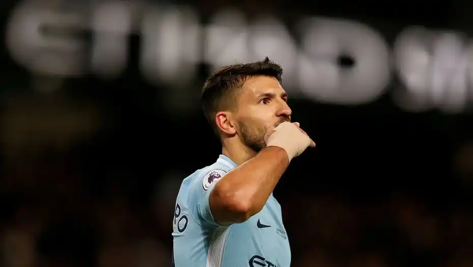 Agüero metió cuatro en la goleada del Manchester