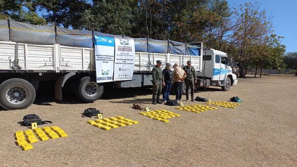 Gendarmería incautó 82 kilos de cocaína que eran trasladados en un camión con destino a Rosario
