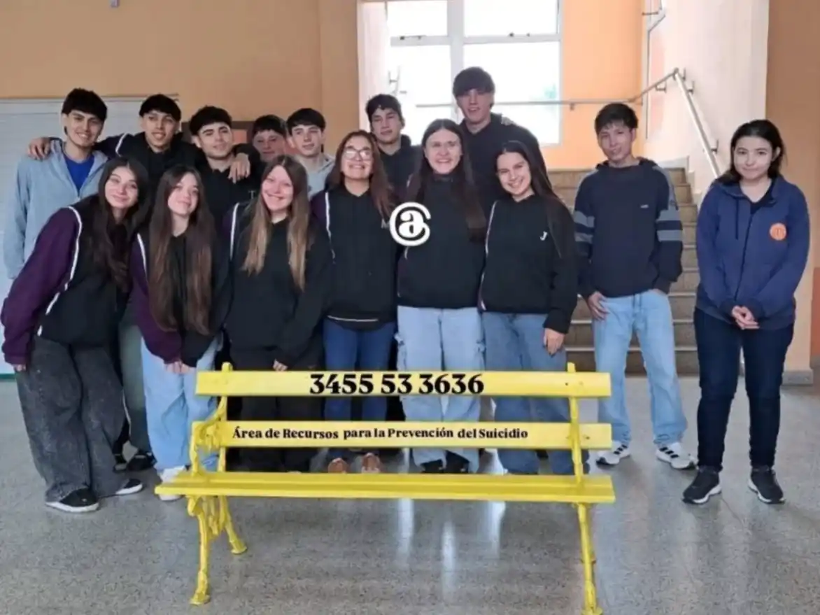 Banco amarillo y un mensaje urgente: estudiantes impulsan acciones para prevenir el suicidio