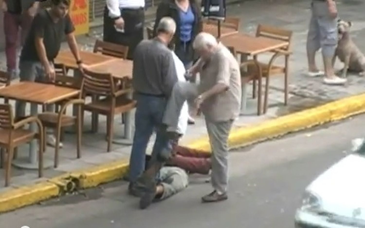 Quisieron linchar a un ladrón en Merlo y quedó grabado en video