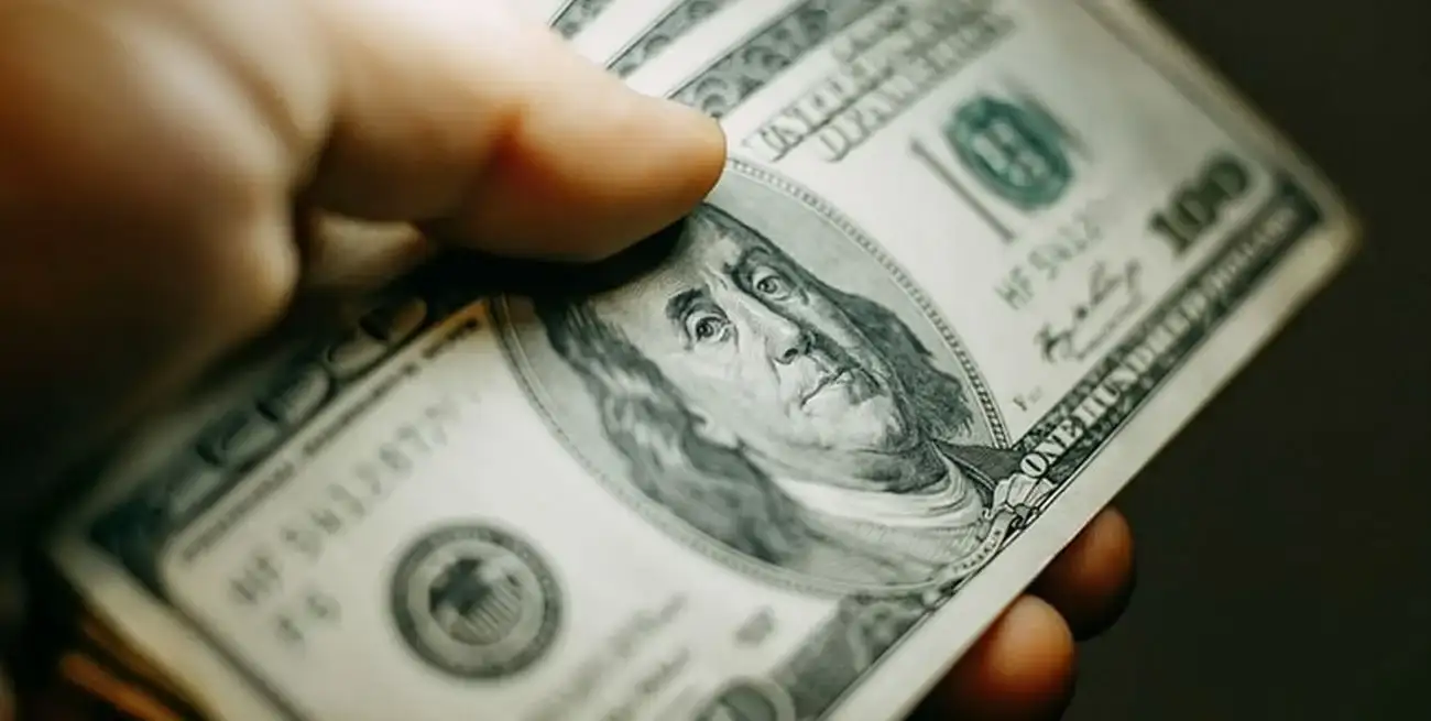 Cae el dólar blue en el inicio de la semana.