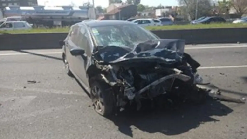 Sólo en Argentina: Corría a alta velocidad, mató a una familia en autopista del Oeste, no se detuvo a ayudar y está libre