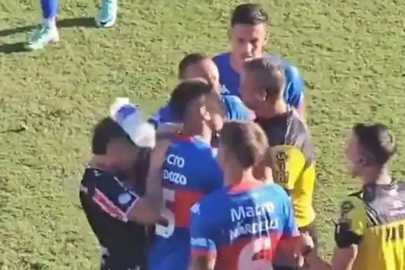 Se suspendió Tigre-Chacarita: un jugador recibió un botellazo desde la tribuna