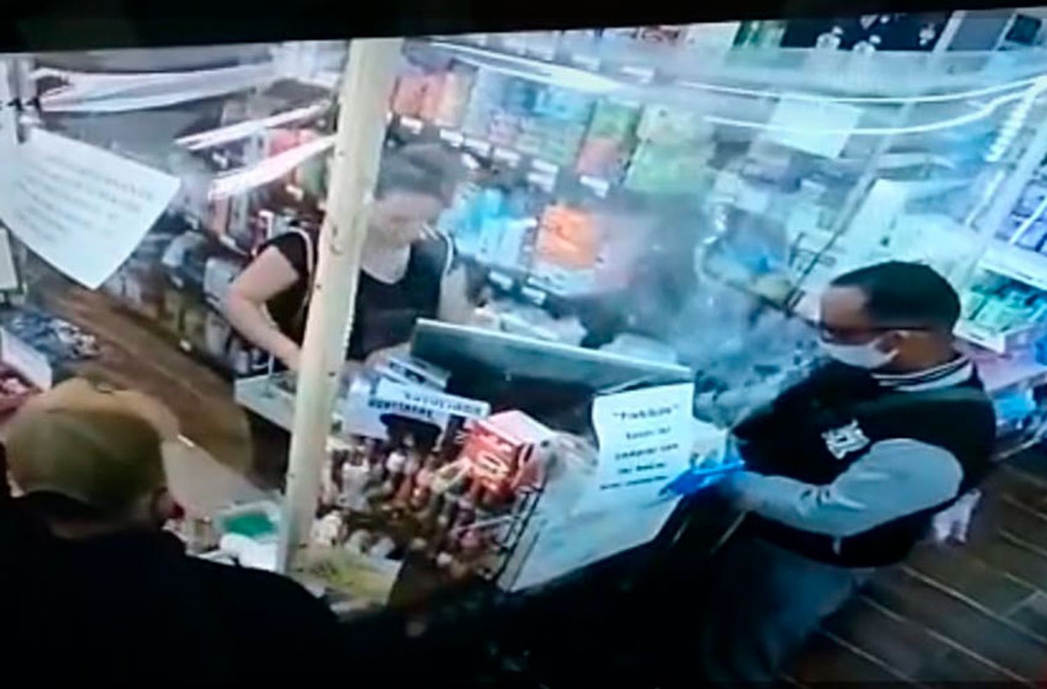 Robo a mano armada en un comercio de Camet con clientes adentro y un operativo policial a la vuelta