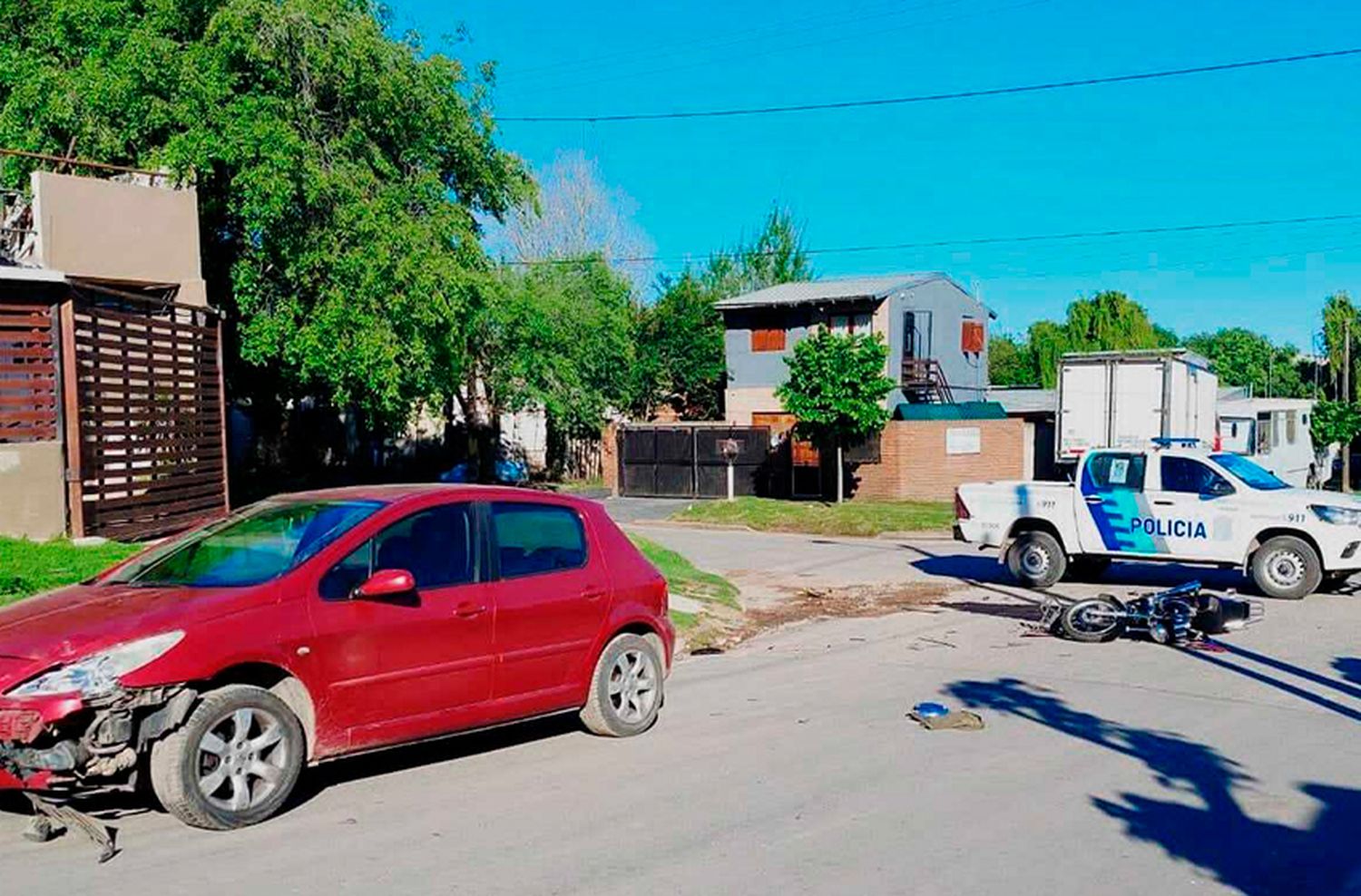 Choque en el barrio Juramento: ninguno de los conductores tenía licencia ni seguro