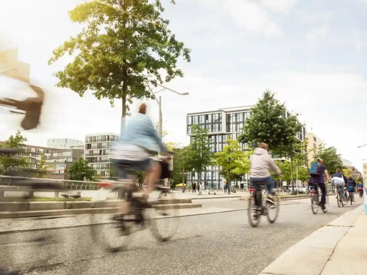 Reducir el uso de vehículos a gasolina es una de las acciones más eficientes.