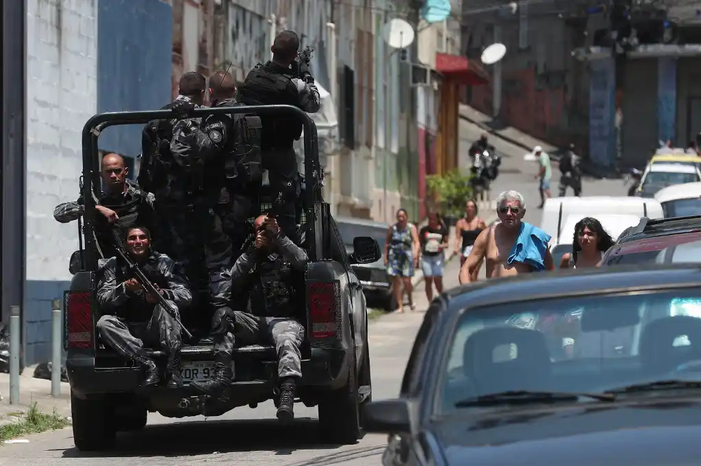 El defensor del pueblo indicó que el número de víctimas ascendía al menos a 10 y agregó que la cifra podría llegar a 12.