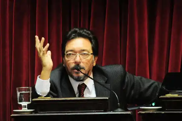 Guastavino: “No tiene el mínimo sustento” la versión sobre su renuncia a la banca