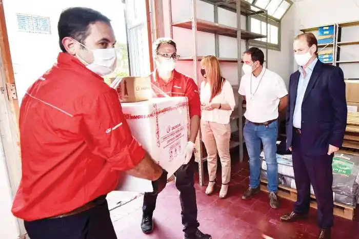 Bordet recibió las primeras vacunas  Sputnik destinadas al personal de Salud