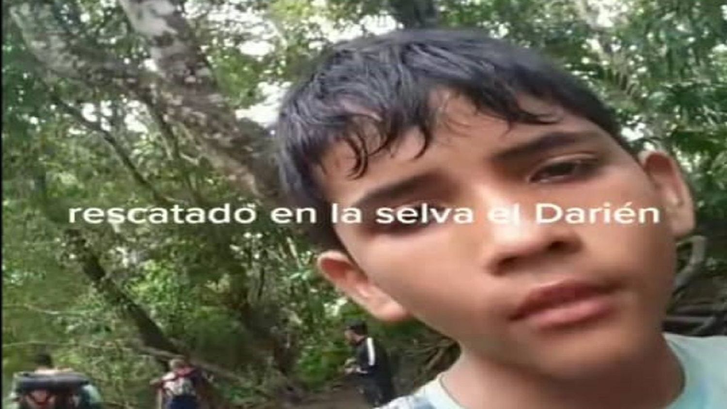Migrantes salvan a NIÑO VENEZOLANO en la selva del Darién
