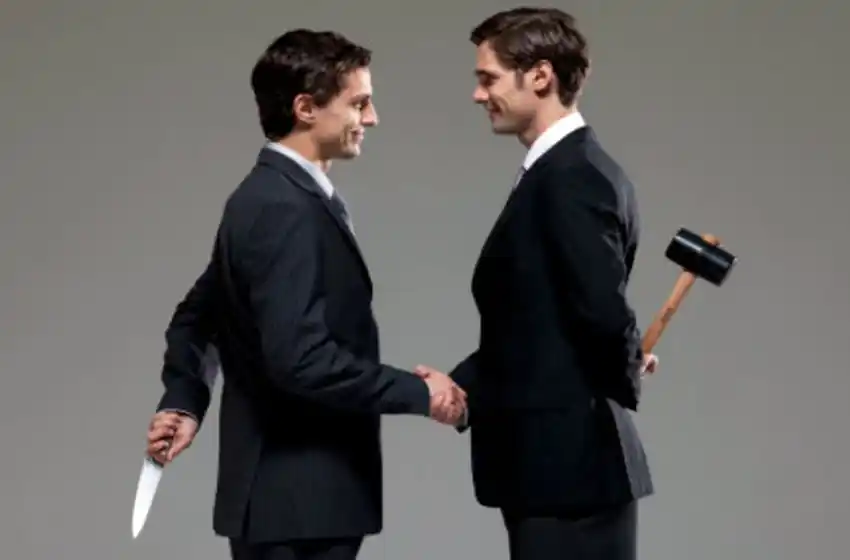 De ortivas y traidores