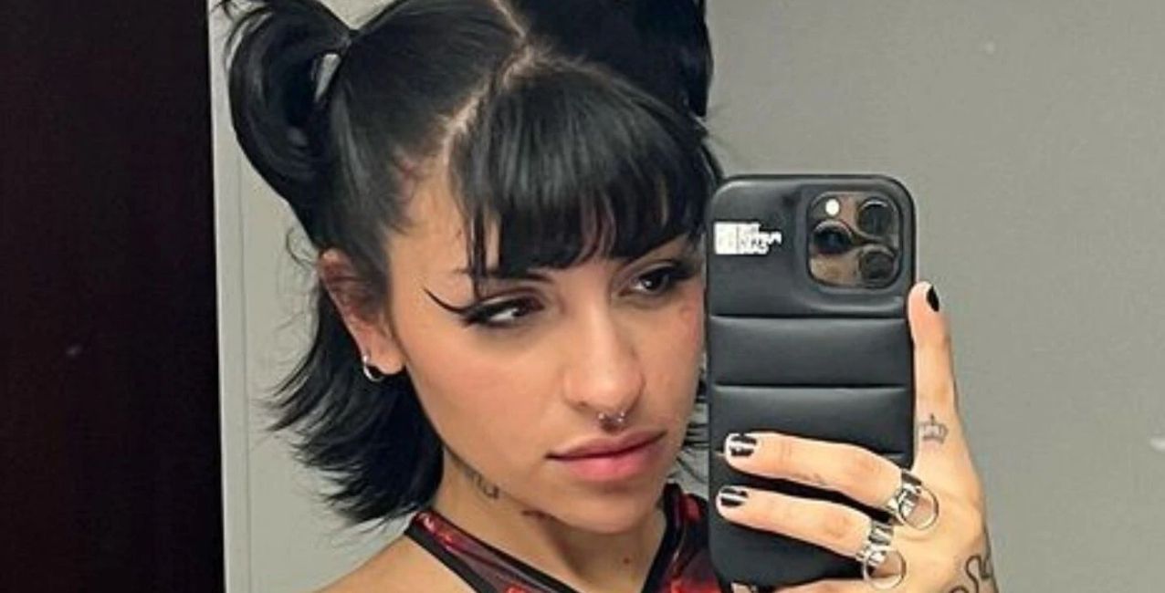 Tendencia: Cazzu mostró un look de alto impacto con transparencias