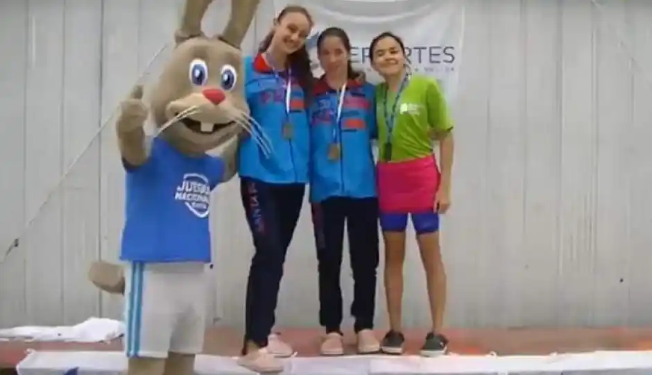 La santafesina Josefina Muchiut se consagró campeona nacional de natación en los Juegos Evita