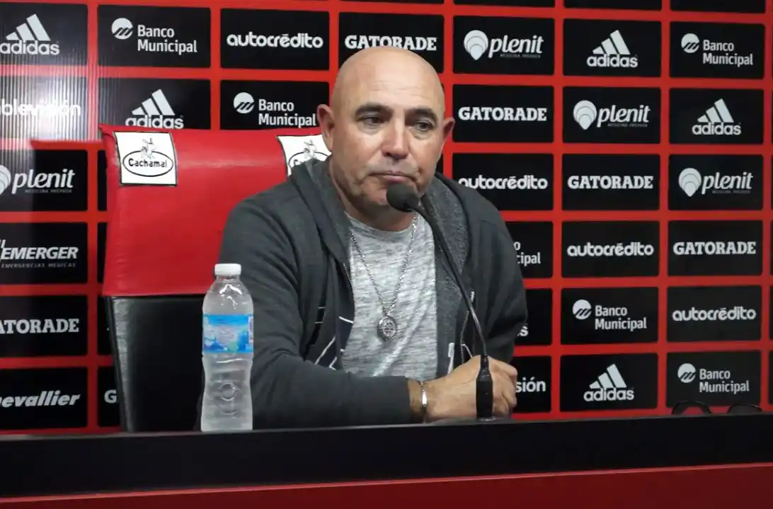 Llop: «Los futbolistas están convencidos de jugar de esta manera»