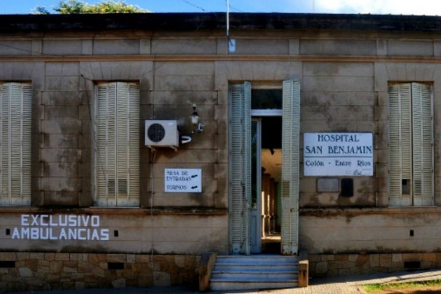 Una mujer sufrió quemaduras en gran parte de su cuerpo tras ser agredida por su pareja