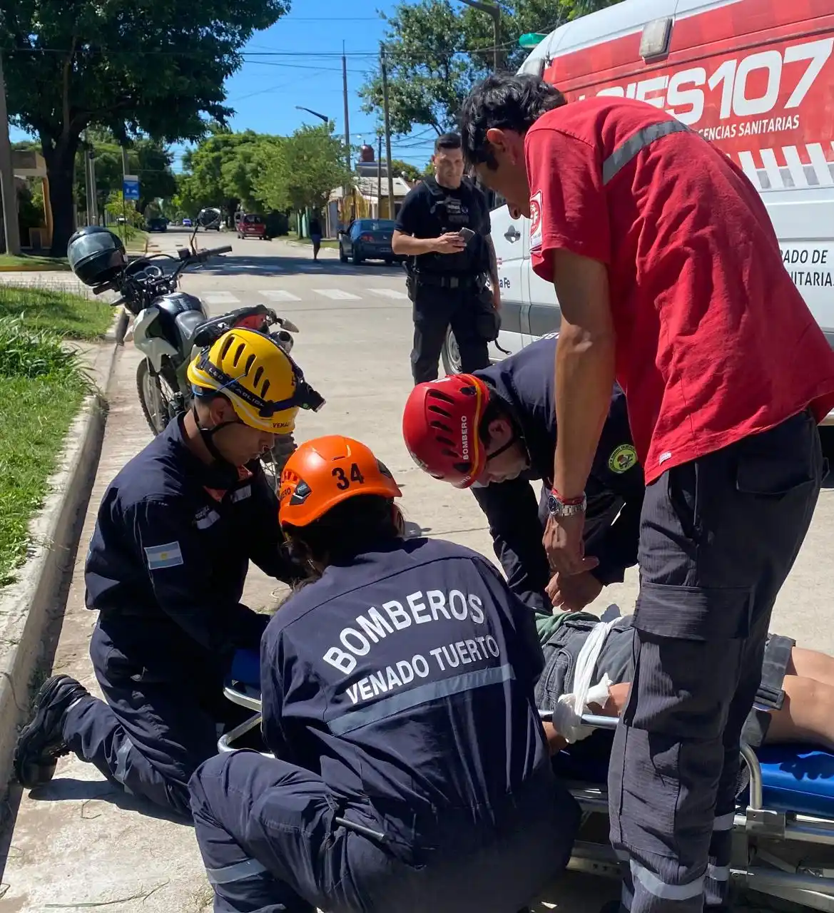 Bomberos y personal del SIES 107 brindaron las primeras atenciones.