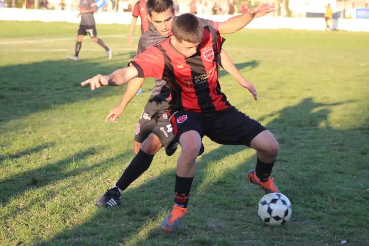 El partido en los 90´de juego fue trabado y luchado en todas partes. En los penales Gualeguay Central superó a Barrio Norte y ahora jugará el Petit Torneo final.