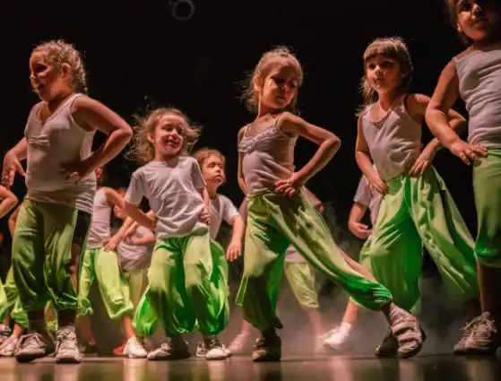 Gimnasio “Free Dance” presenta “A bailar” A total beneficio del Teatro Italia
