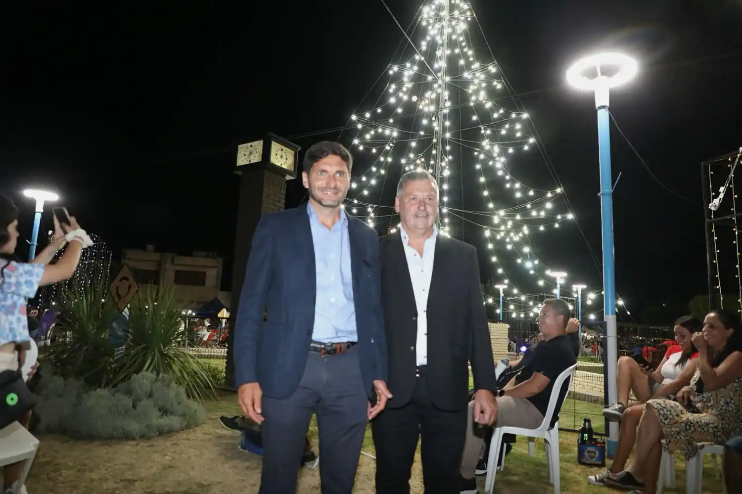 El gobernador Maximiliano Pullaro junto a Sergio Busquet, recorriendo el popular evento / crédito: Gobierno de Santa Fe