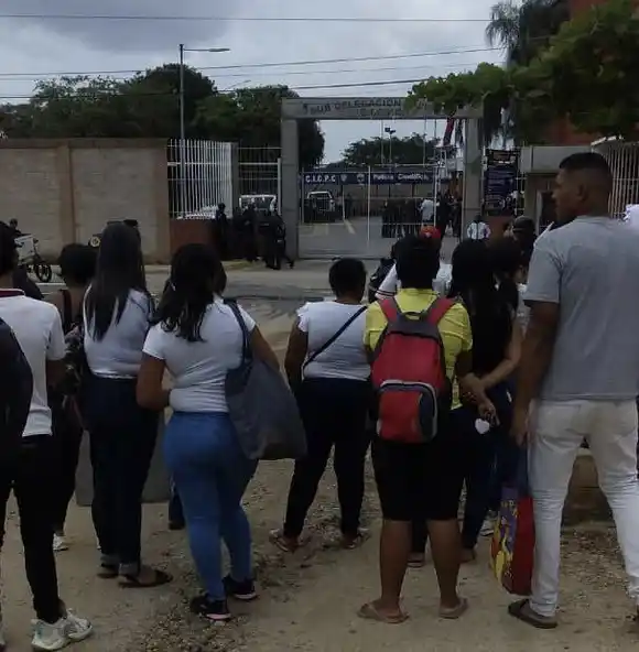 Acordaron con autoridades: presos SUSPENDEN motín en CICPC en Valencia