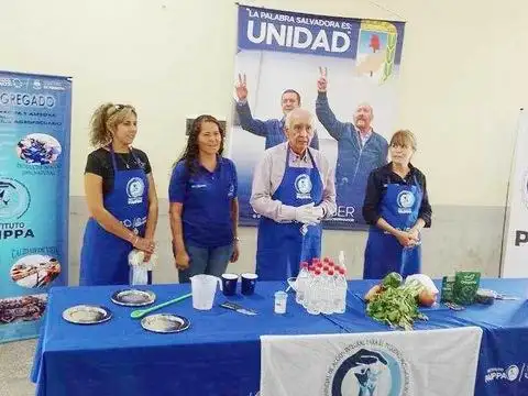 Capacitan a productores en la elaboración de pickles