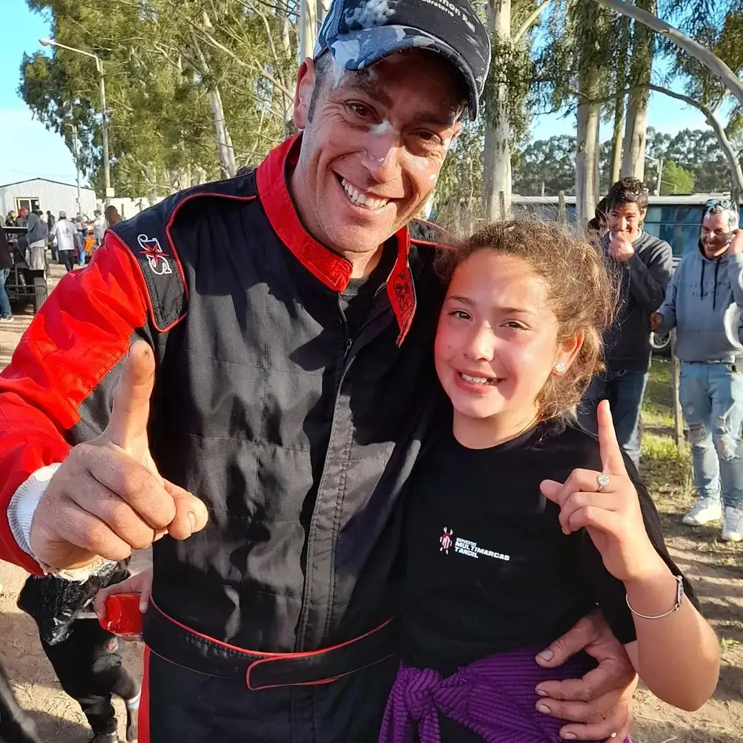 Marcos Moreno y su hija Martina, festejando el bicampeonato.