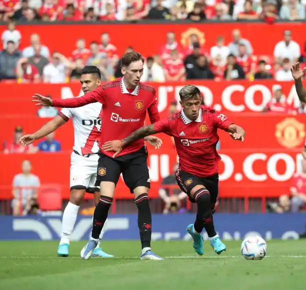 Lisandro Martínez tuvo sus primeros minutos en el United.