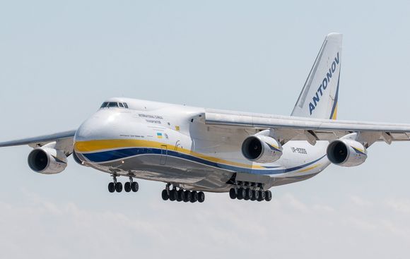Piloto transmite en vivo cómo se opera un Antonov An-124 para recaudar fondos para Ucrania