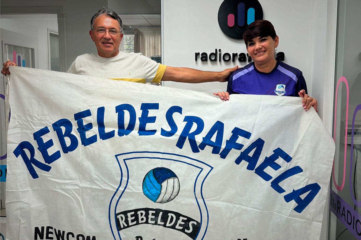 Arsenio Colman y Viviana Molina, jugadores del equipo “Los Rebeldes” | Encuentro de vóley para adultos en el Centro de Educación Física de Rafaela