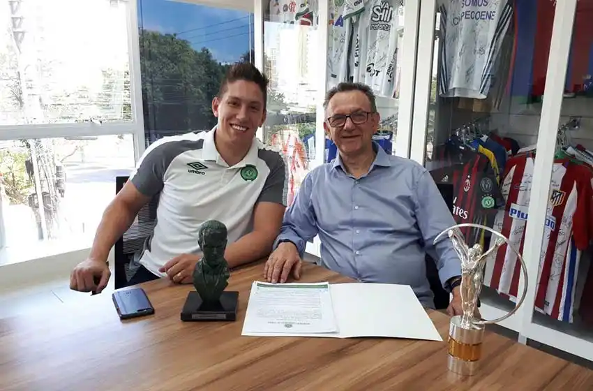 Chapecoense le firmó un nuevo contrato a Jakson Follmann
