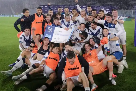 En un partido inolvidable, Vélez venció a Boca y se metió en la final