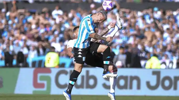 River le ganó a Racing 2 a 1,  con un penal atajado por Armani