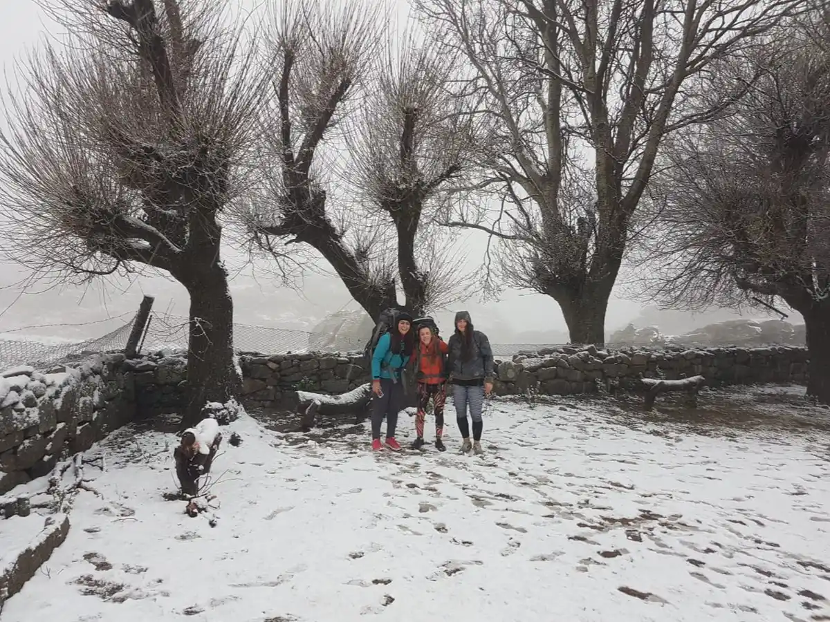 [FOTOS] El frío trajo nieve en las sierras