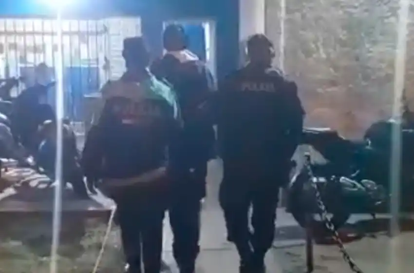 Se llevaba una chapa galvanizada de una obra en construcción en Bosque Grande