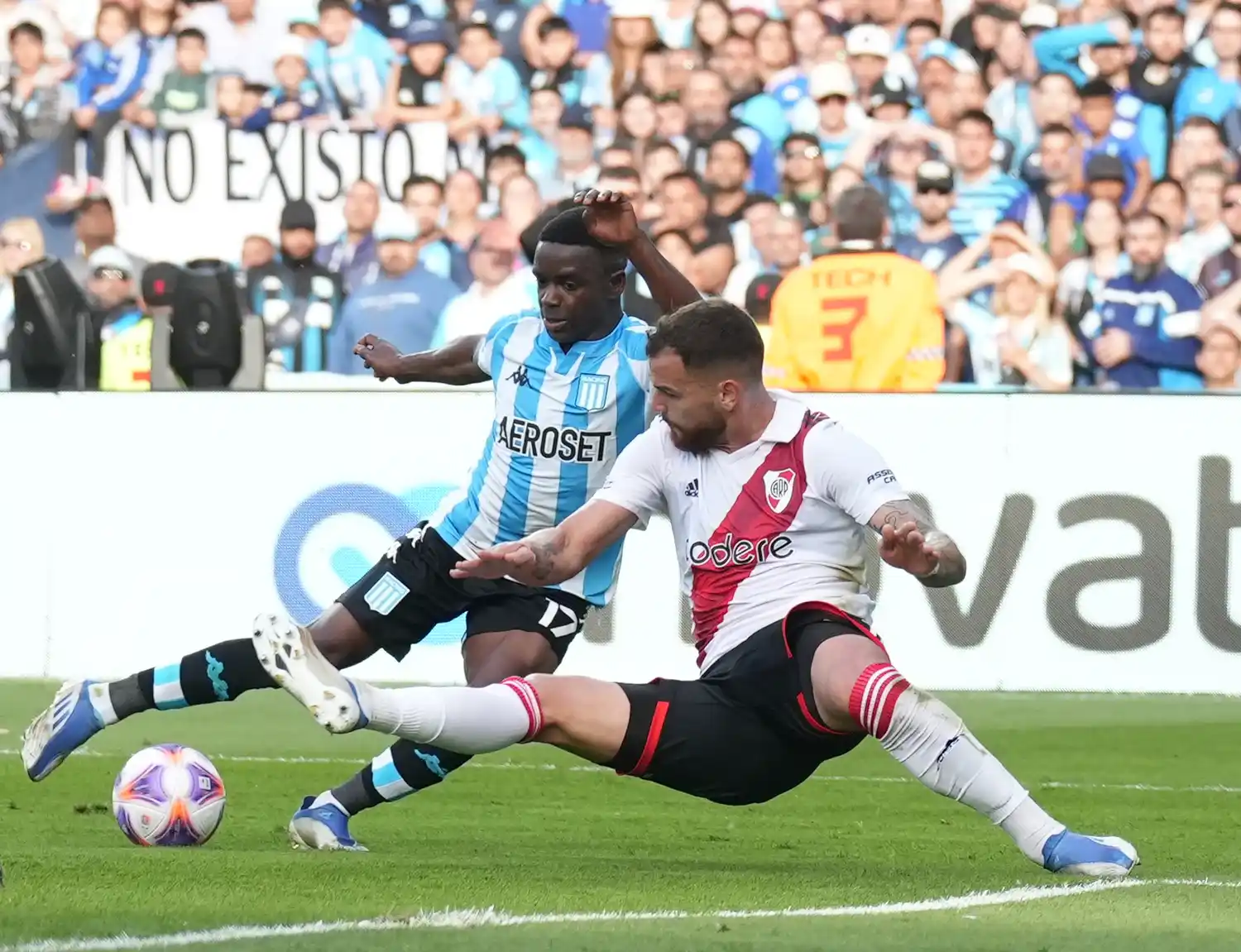 Enganche de Carbonero ante González Pirez.