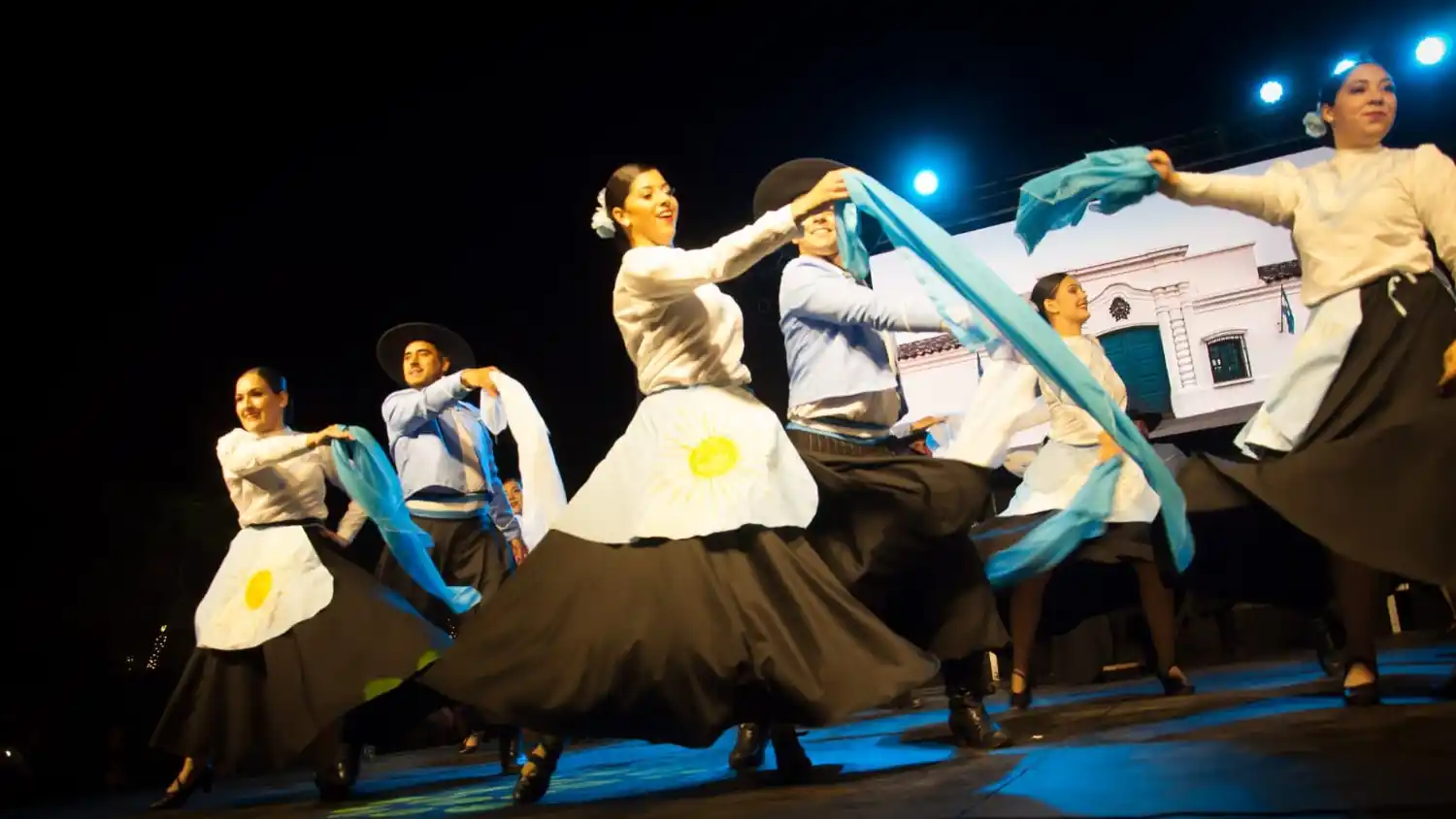 Feria de Mujeres Emprendedoras: más de 30 bailarines representarán “Navidad nuestra”