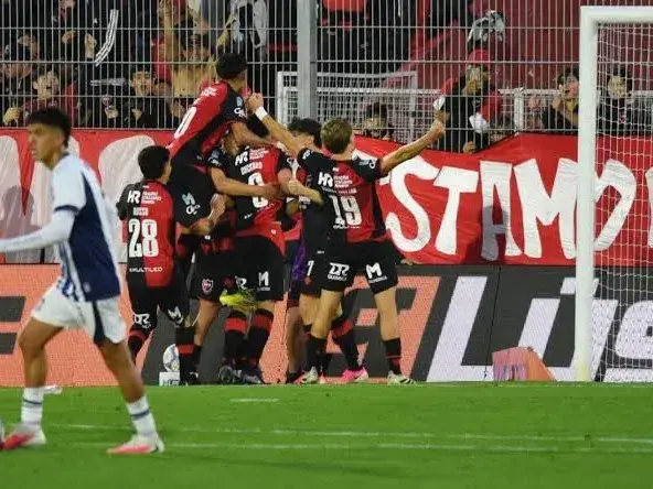 Desde las 21:15 horas, Newell´s se enfrenta a Independiente en el Estadio Libertadores de América.