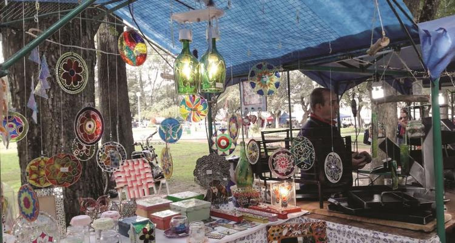 Evangelina con espejos y mandalas