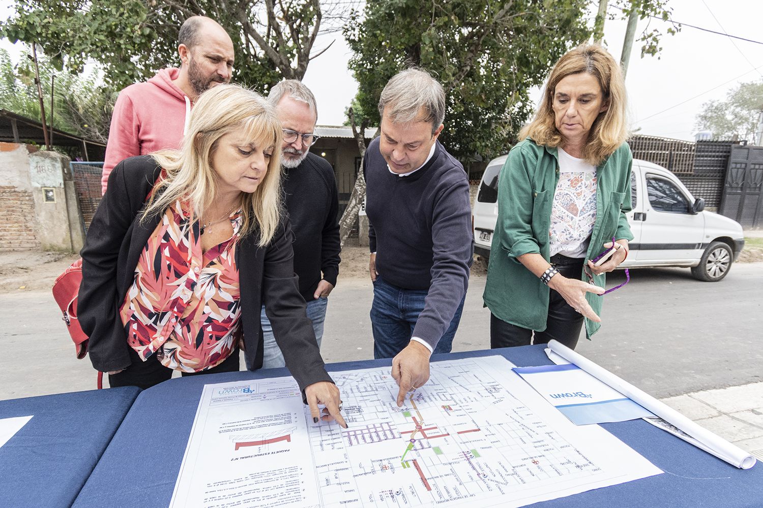 Almirante Brown: Cascallares y Sabbatella supervisaron obras de urbanización en el camino de sirga en Arroyo del Rey