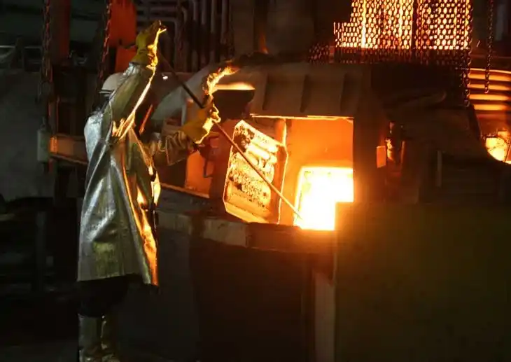 La actividad industrial cayó 6,4 % en junio