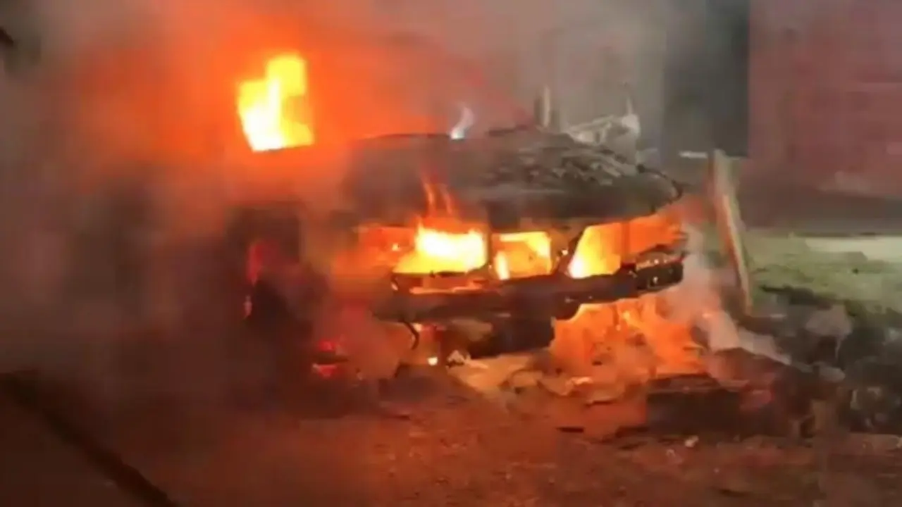 Tres autos sufrieron daños totales tras ser incendiados en Rosario