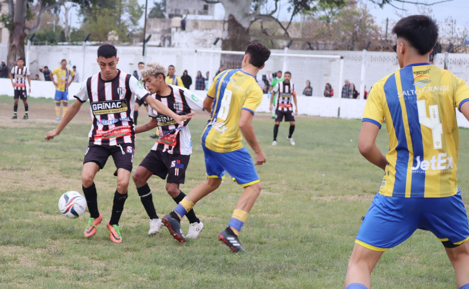 Empató Defensores de Nebel y Libertad quedó solo arriba