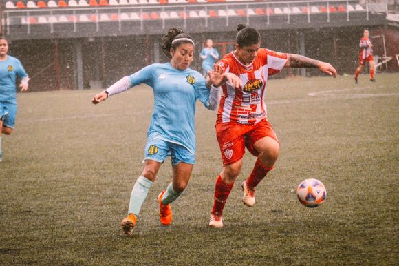 Empate entre las “Tiburonas” y las escoltas