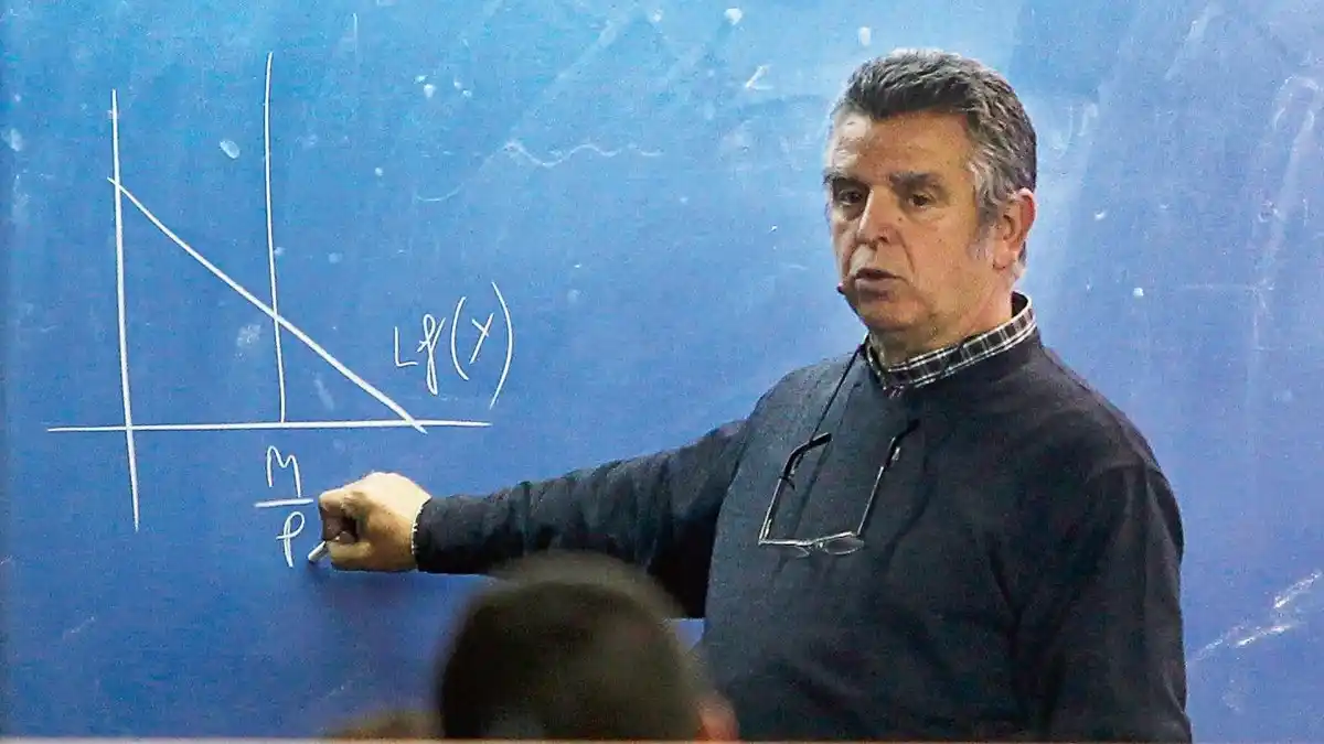 Firmenich dando clases (Foto:cedoc)