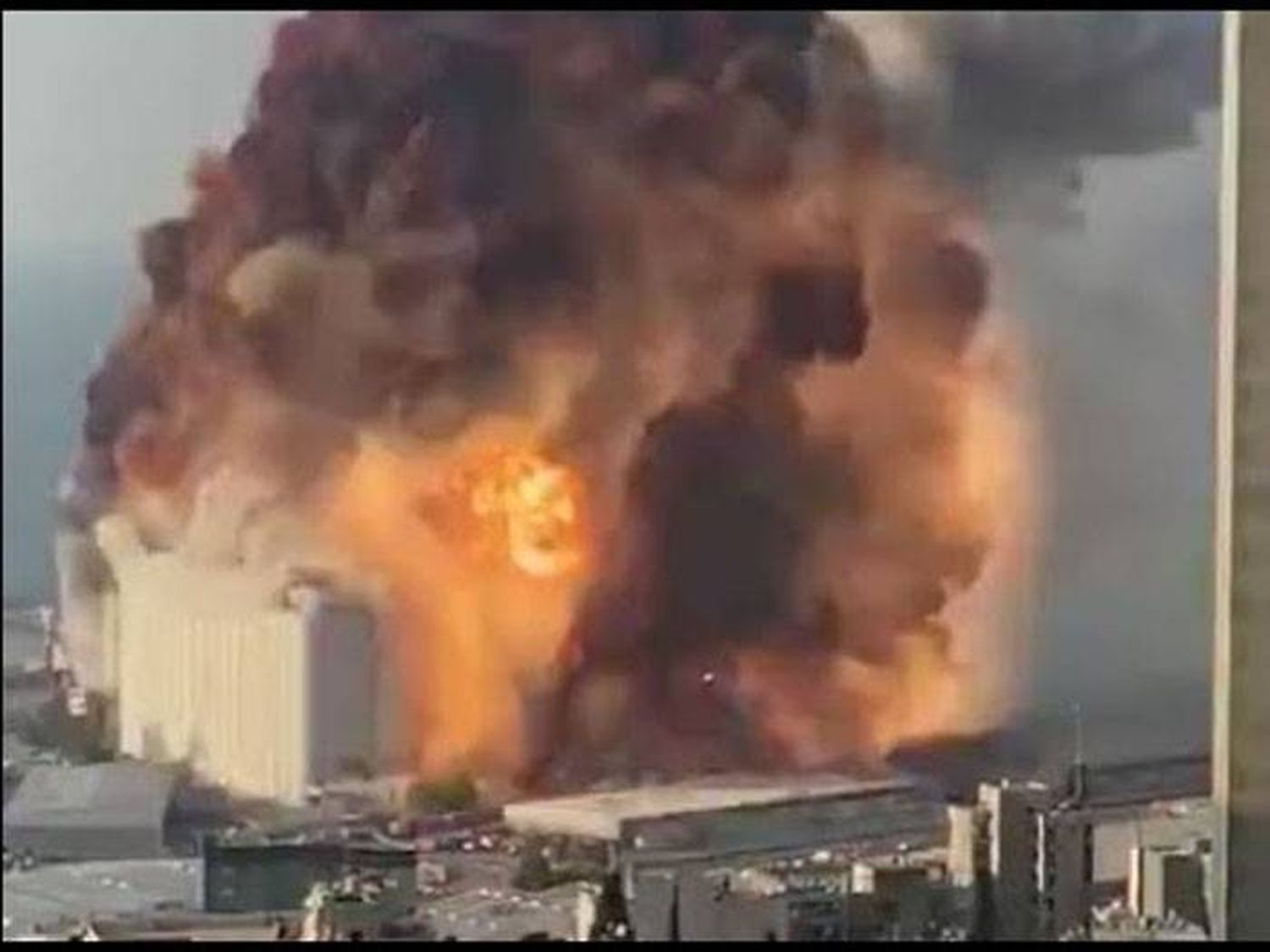 "Parecía el apocalipsis", dijo un libanés testigo de la explosión en Beirut