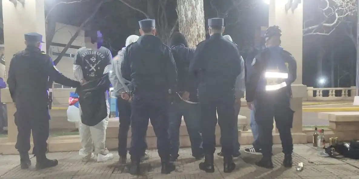 Cinco jóvenes fueron aprehendidos por robo en flagrancia