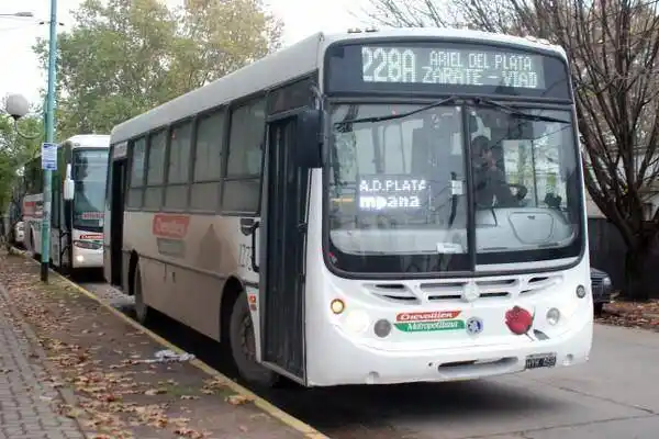 Suspenden la línea 228 Metropol a Lima